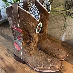 Laredo Tan Spellbound Western cowboy Boots NWT